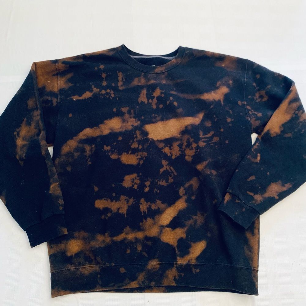 BleachDyedcrewneck